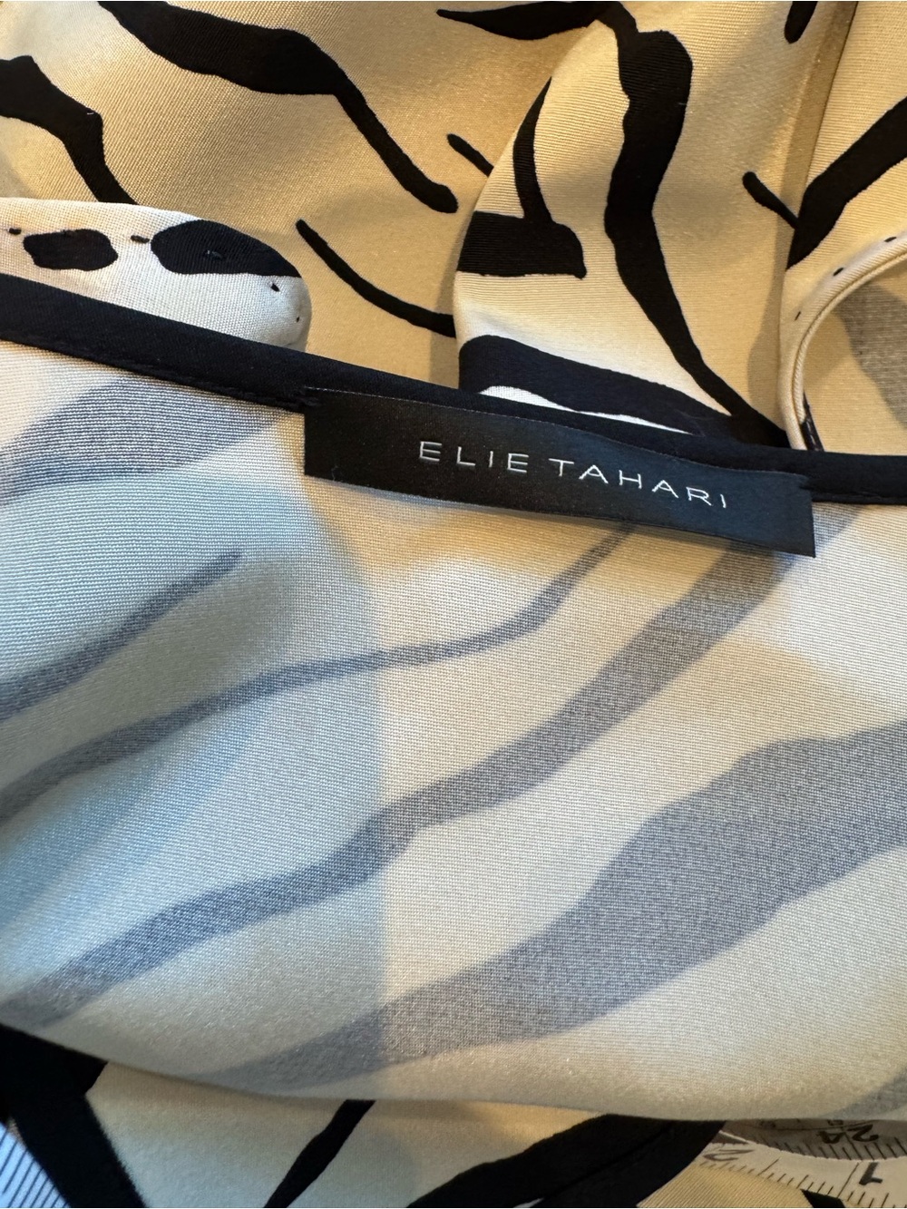 Elie Tahari 95% Silk Zebra Print Midi Dress Estimated Size 8 - Picture 9 of 10
